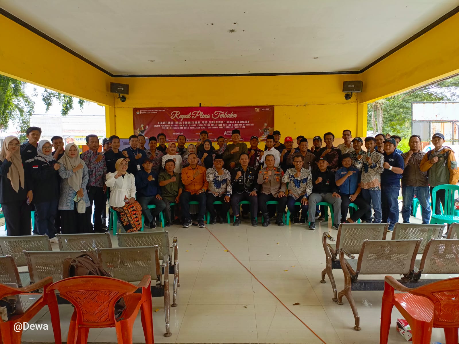 ppk-kecamatan-tanara-melakukan-rapat-pleno-terbuka-rekapitulasi-hasil-penghitungan-perolehan-pemilihan-suara-ulang-bupati-dan-wakil-bupati-tingkat-kecamatan
